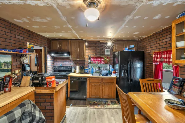 $350,000 | 398-402 Boston Post Road, Waterford, CT 06385