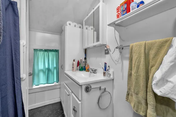 $350,000 | 398-402 Boston Post Road, Waterford, CT 06385