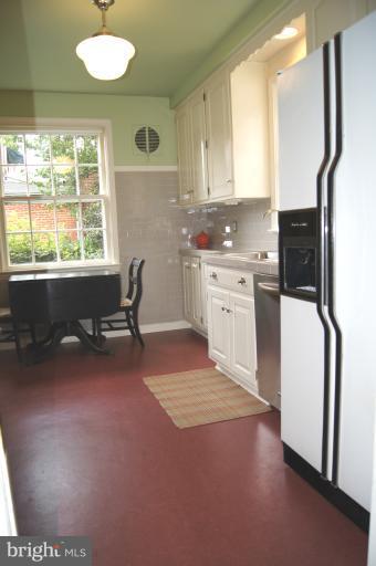 519 Worcester Road Towson, MD 21286 - Photo 14 of 30 Kitchen