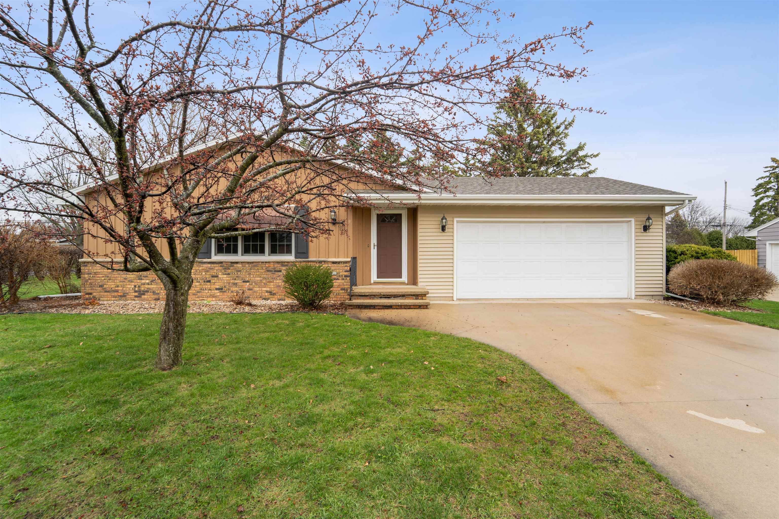 360 West Sunset Avenue Appleton, WI 54911 - Photo 1 of 1 Gallery Image 1