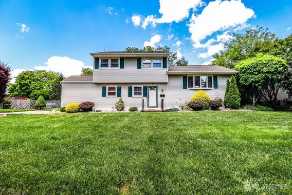 $645,000 | 5 Overhill Road, East Brunswick, NJ 08816