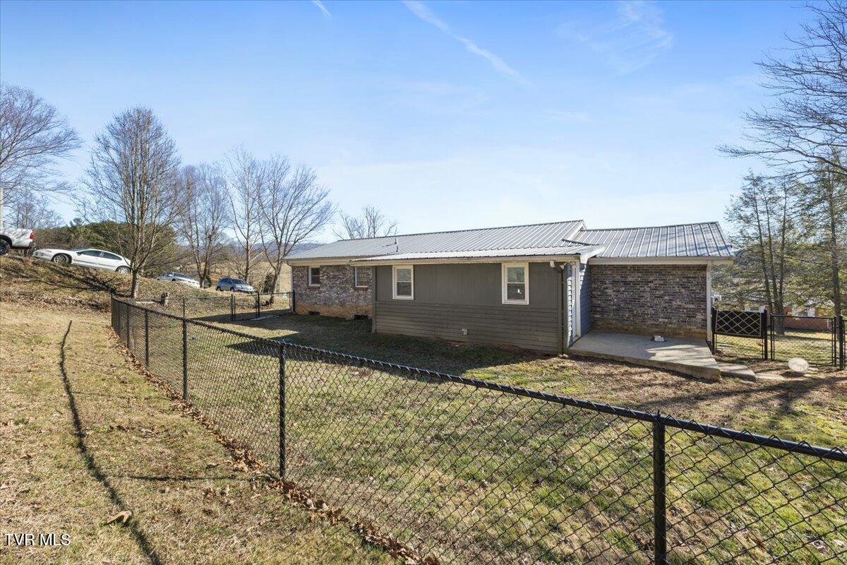 407 Pine Ridge Road Bluff City, TN 37618 - Photo 32 of 38 32-128A7877