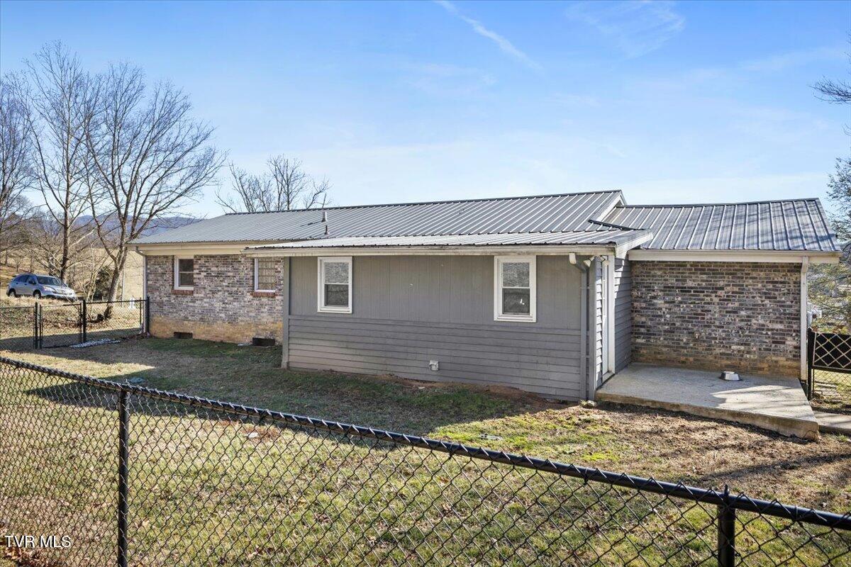 407 Pine Ridge Road Bluff City, TN 37618 - Photo 33 of 38 33-128A7880