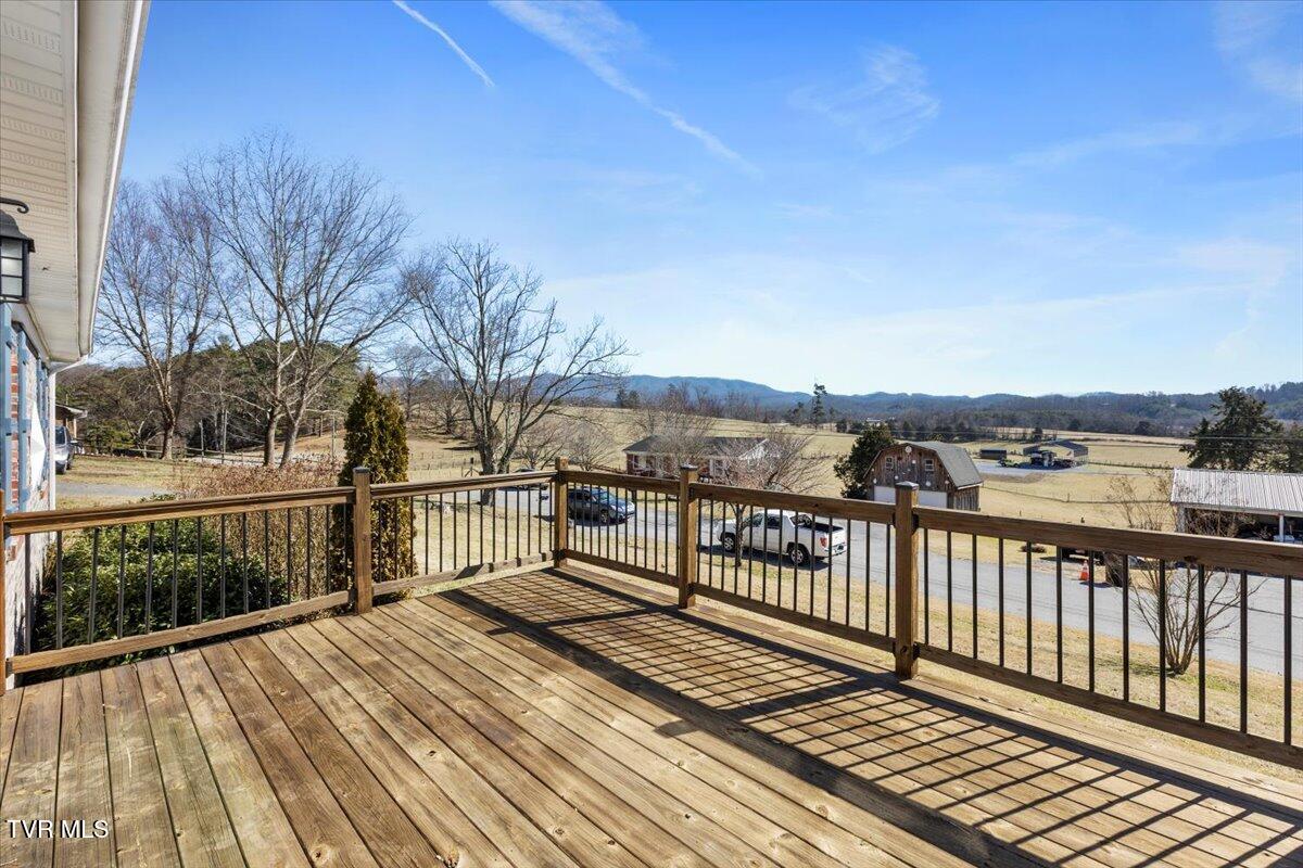 407 Pine Ridge Road Bluff City, TN 37618 - Photo 4 of 38 04-128A7771