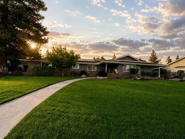 $799,000 | 8323 East Sanders Court, Fresno, CA 93737