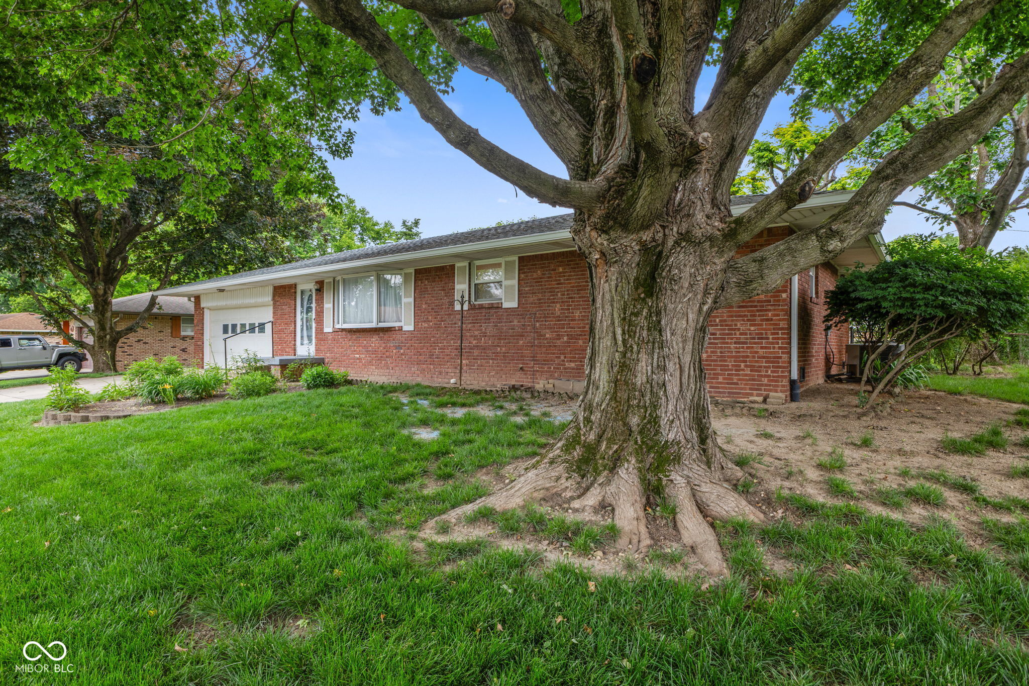 3555 Rahke Road Indianapolis, IN 46217 - Photo 3 of 34 Gallery Image 3