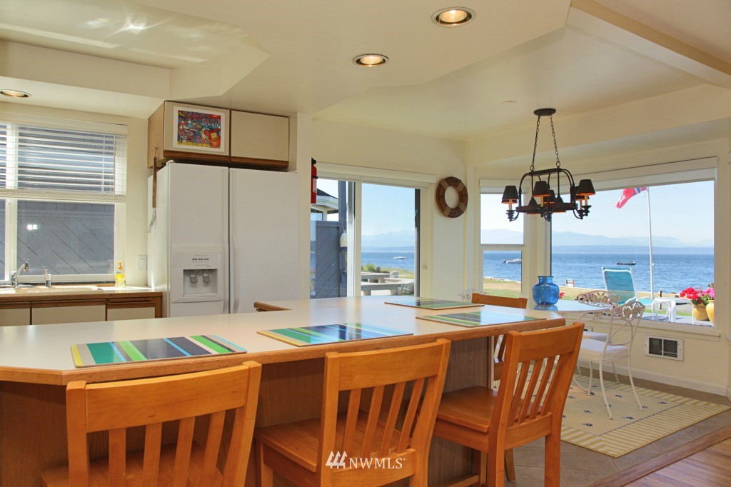 6316 South Bay Road Freeland, WA 98249 - Photo 11 of 15 a dining room with furniture and window