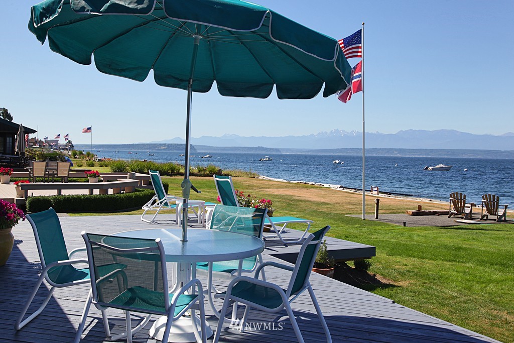 6316 South Bay Road Freeland, WA 98249 - Photo 5 of 15 a view of outdoor space with seating area