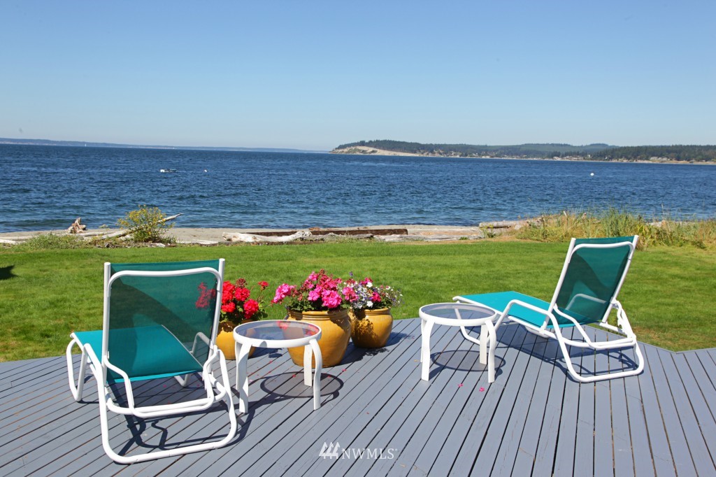 6316 South Bay Road Freeland, WA 98249 - Photo 8 of 15 a view of a chairs and table on the terrace