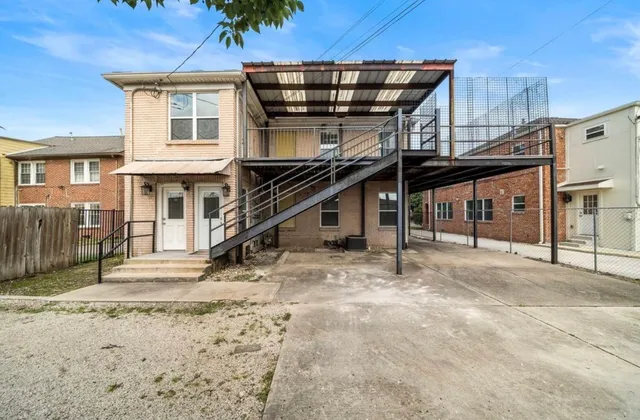 $2,495 | 1635 Castle Court, Houston, TX 77006