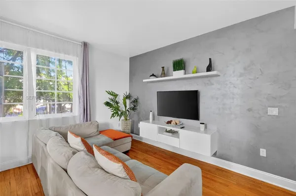 $3,100 | 1410 Euclid Avenue, Unit 2, Miami Beach, FL 33139