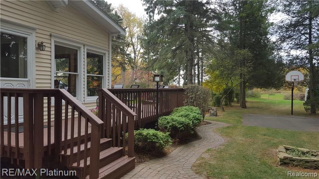 2591 West Coon Lake Road Howell, MI 48843 - Photo 5 of 23