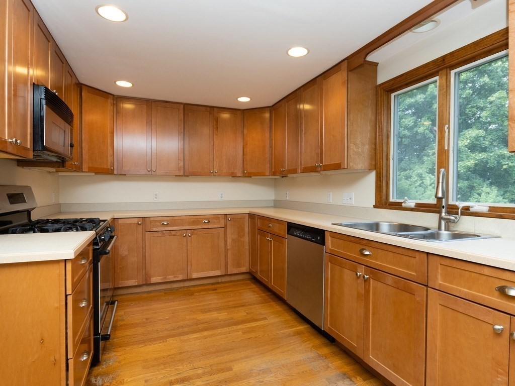 9 Killeen Road Walpole, MA 02032 - Photo 11 of 40 Gallery Image 11