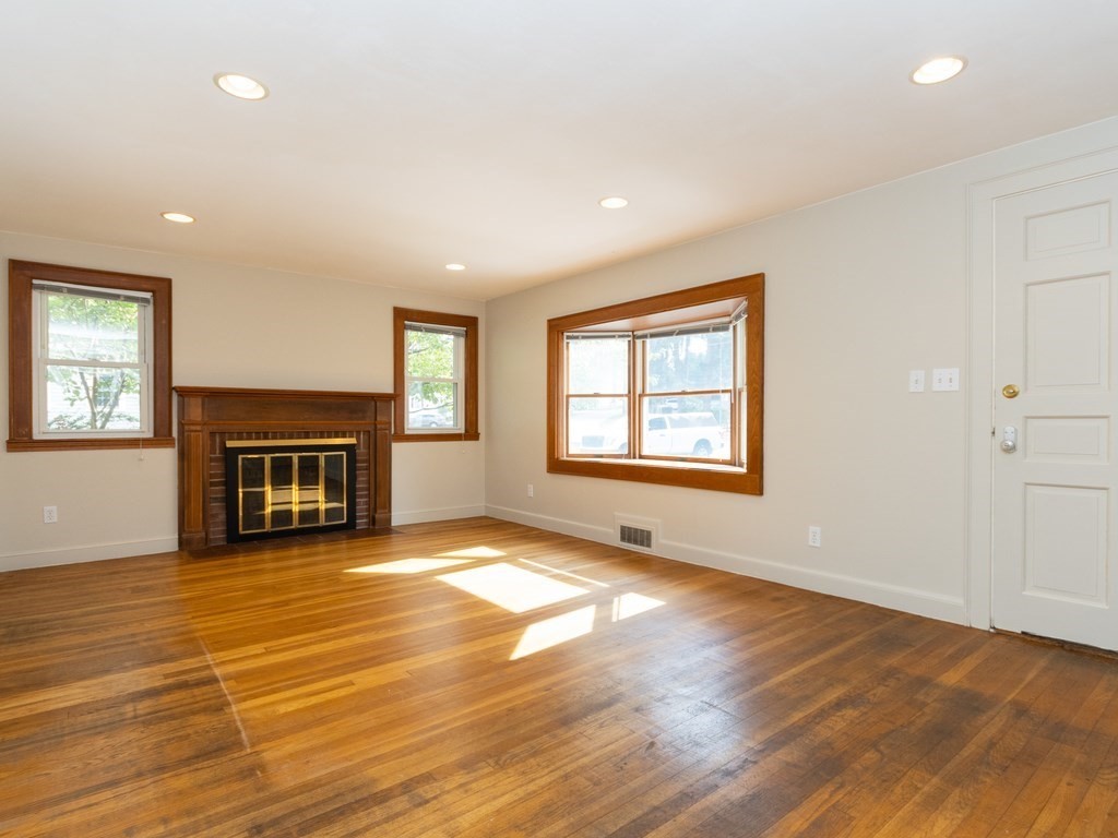 9 Killeen Road Walpole, MA 02032 - Photo 4 of 40 Gallery Image 4