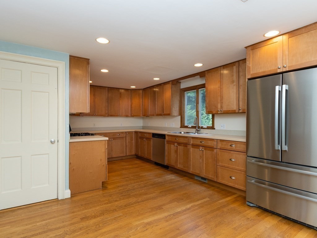 9 Killeen Road Walpole, MA 02032 - Photo 8 of 40 Gallery Image 8