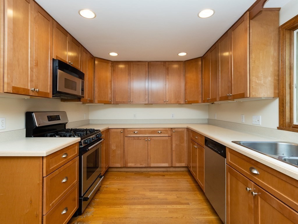 9 Killeen Road Walpole, MA 02032 - Photo 9 of 40 Gallery Image 9