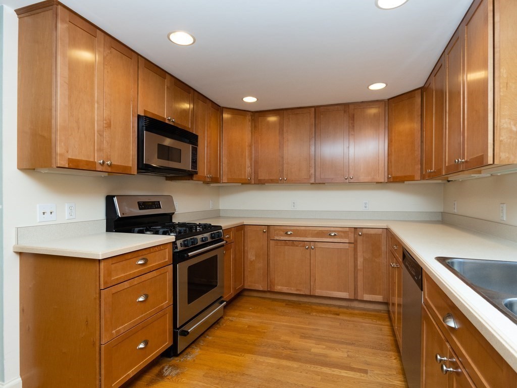 9 Killeen Road Walpole, MA 02032 - Photo 10 of 40 Gallery Image 10