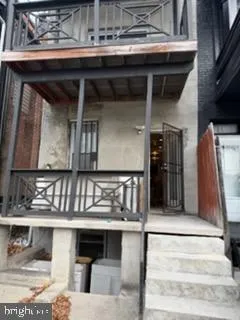 a view of entryway with a front door