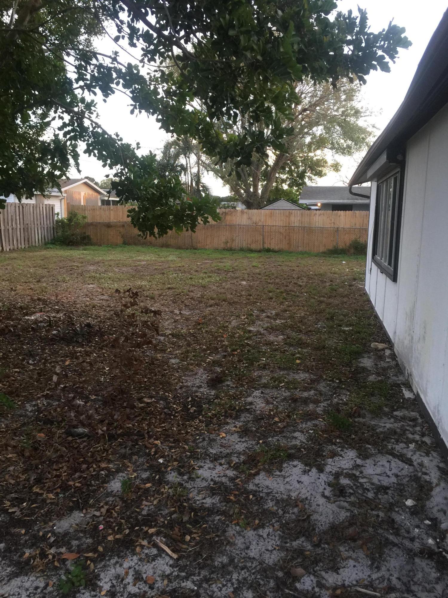 799 Hampton Drive Northeast Palm Bay, FL 32905 - Photo 4 of 9 YARD( BACK)