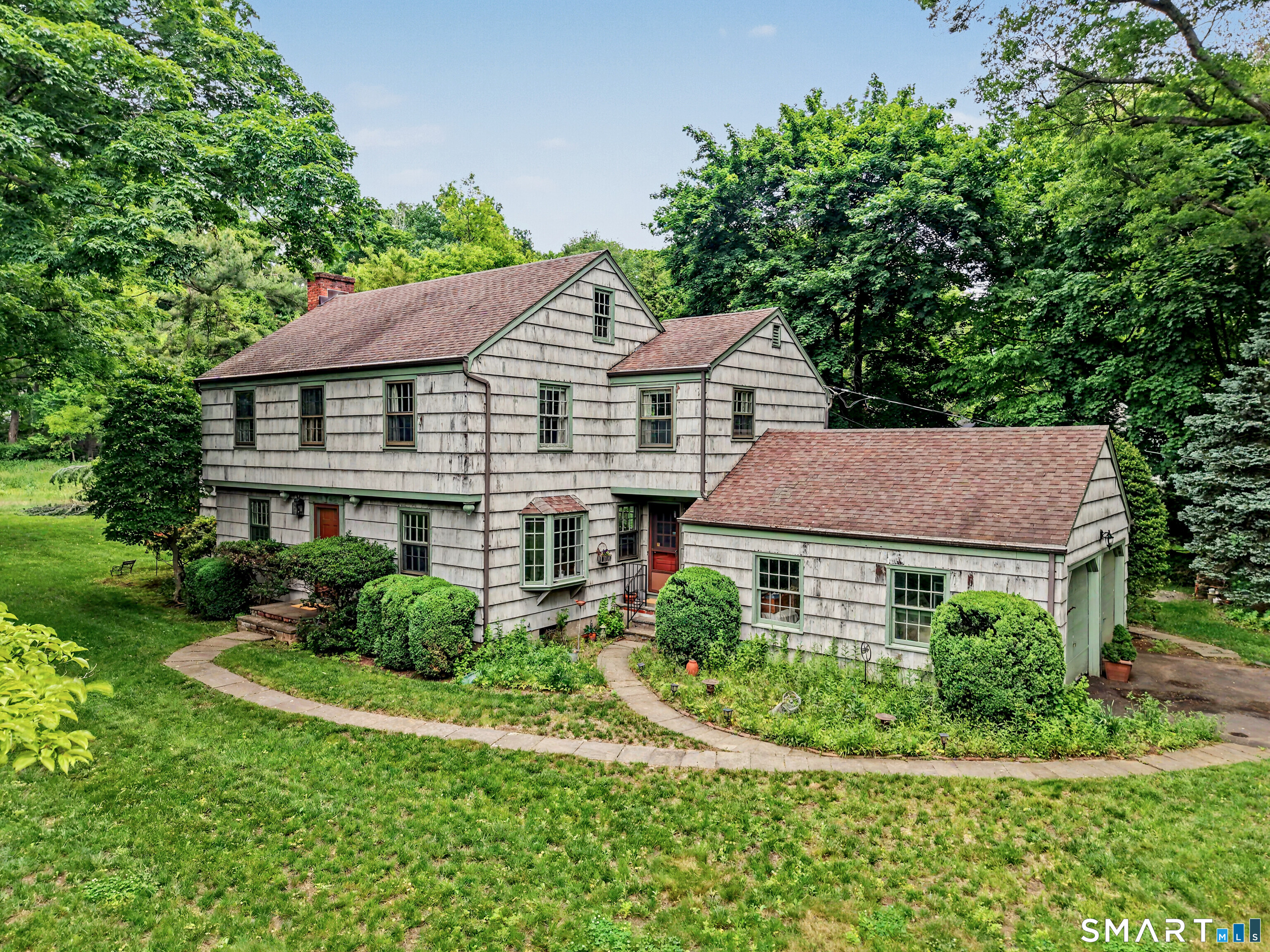 240 North Cedar Road Fairfield, CT 06824 - Photo 3 of 40