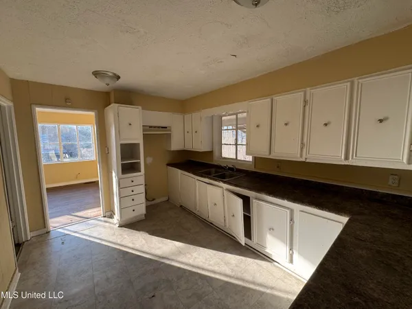 $53,900 | 2862 Oak Forest Drive, Jackson, MS 39212