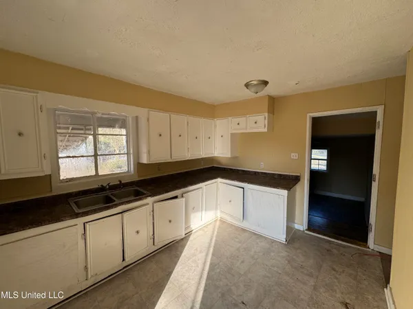 $53,900 | 2862 Oak Forest Drive, Jackson, MS 39212