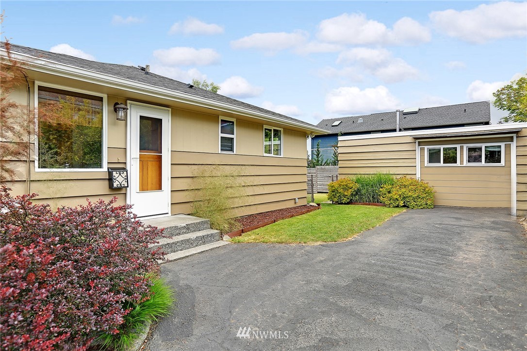 2332 North 60th Street Seattle, WA 98103 - Photo 3 of 20 Gallery Image 3
