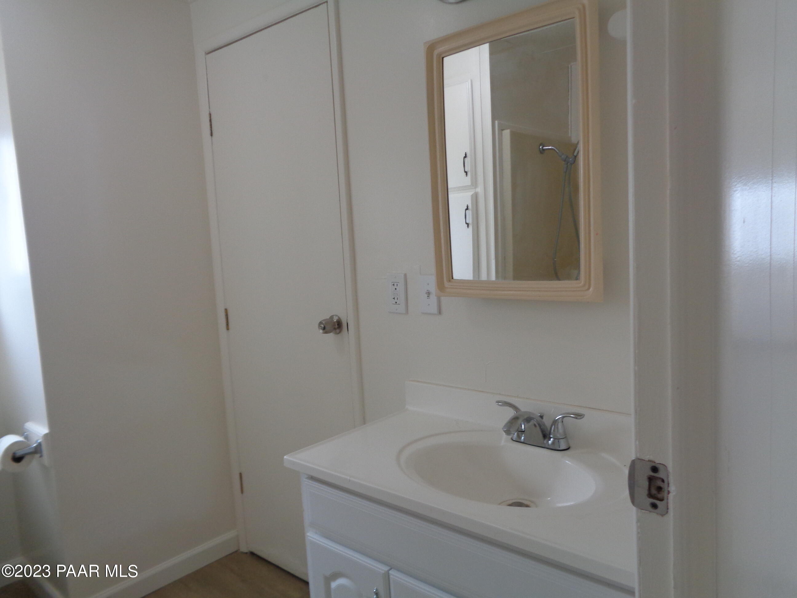 1806 Fox Road Chino Valley, AZ 86323 - Photo 11 of 13 Guest Bath