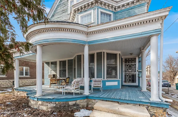 $300,000 | 105 South Eastern Avenue, Joliet, IL 60433