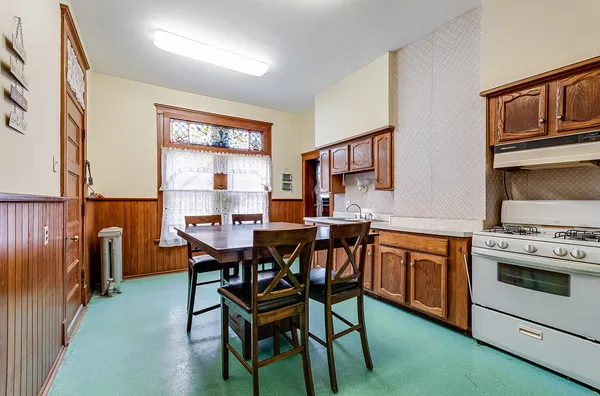 $300,000 | 105 South Eastern Avenue, Joliet, IL 60433