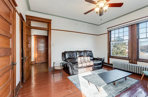 $300,000 | 105 South Eastern Avenue, Joliet, IL 60433