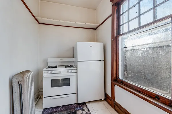 $300,000 | 105 South Eastern Avenue, Joliet, IL 60433