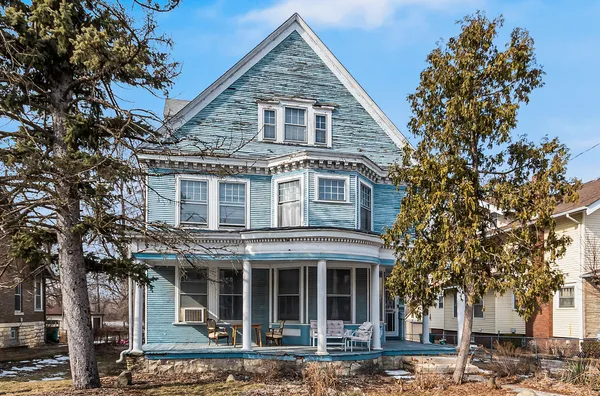 $300,000 | 105 South Eastern Avenue, Joliet, IL 60433