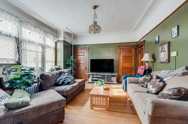 $300,000 | 105 South Eastern Avenue, Joliet, IL 60433