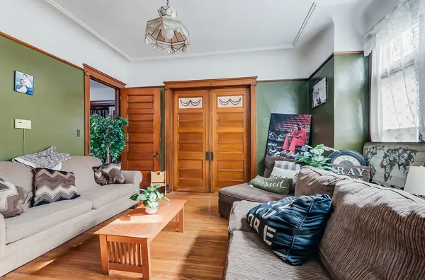 $300,000 | 105 South Eastern Avenue, Joliet, IL 60433