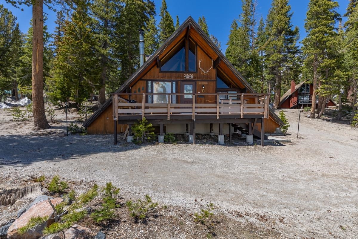 11000 Minaret Road, Unit 2 Mammoth Lakes, CA 93546 - Photo 4 of 31 a view of a house with a yard