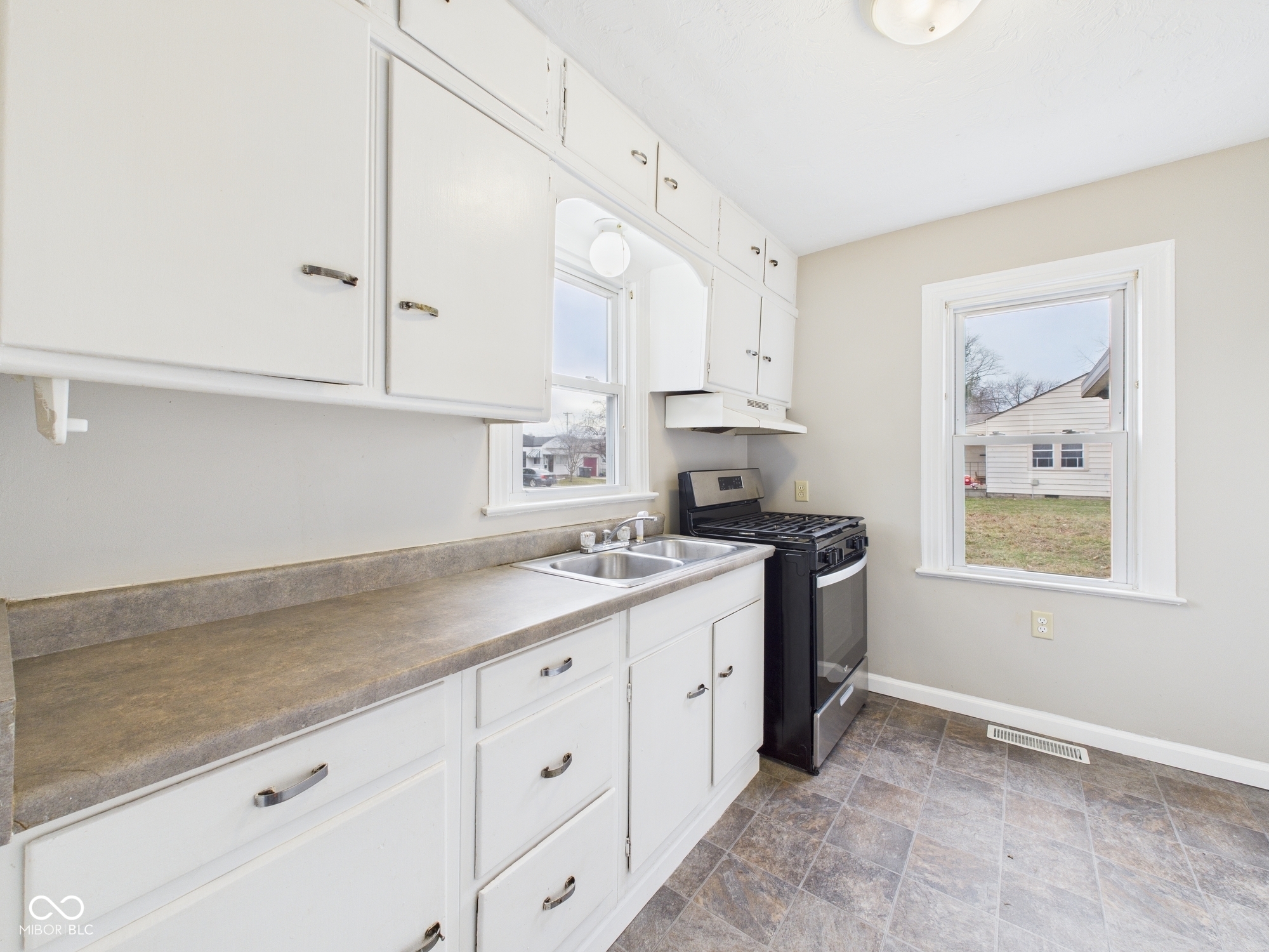 204 East 34th Street Anderson, IN 46013 - Photo 10 of 26