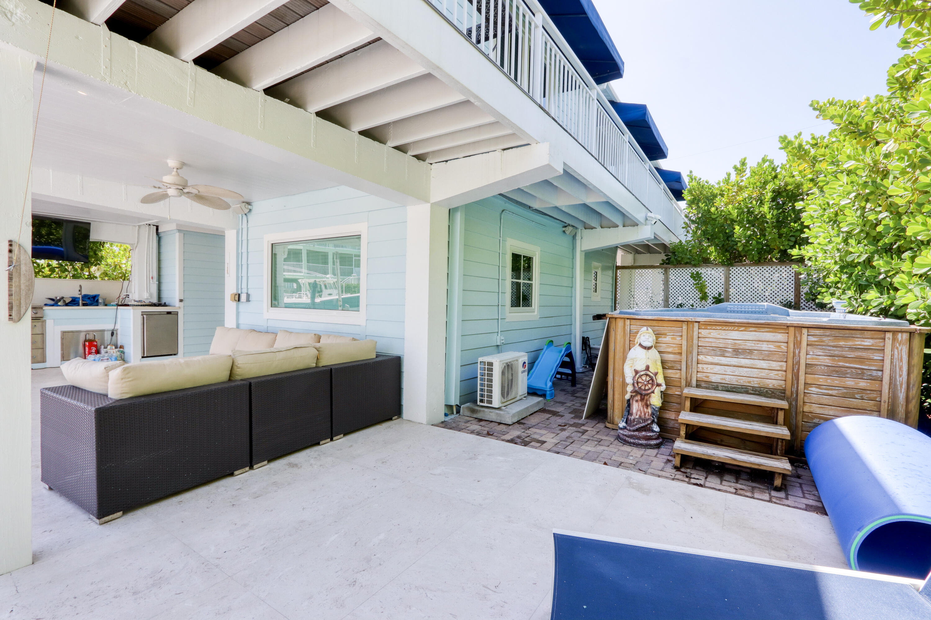 214 Aberdeen Court Tavernier, FL 33070 - Photo 31 of 81 a bedroom with furniture and a large window
