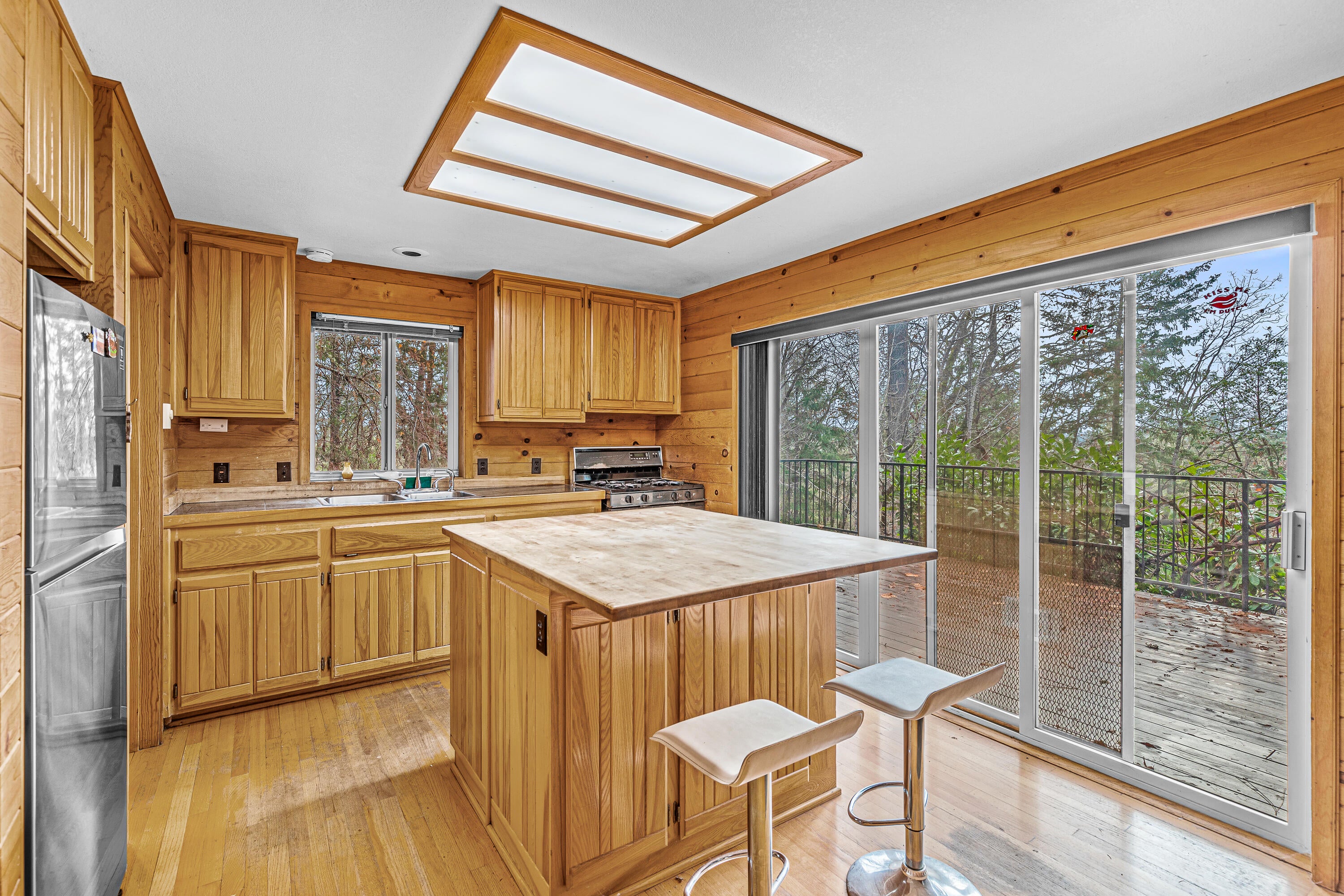 2259 Hugo Road Merlin, OR 97532 - Photo 13 of 31 9R9A6941