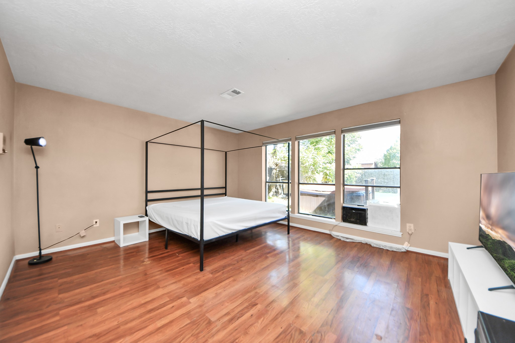4712 Country Club View Baytown, TX 77521 - Photo 30 of 50 a living room with hardwood floor and window