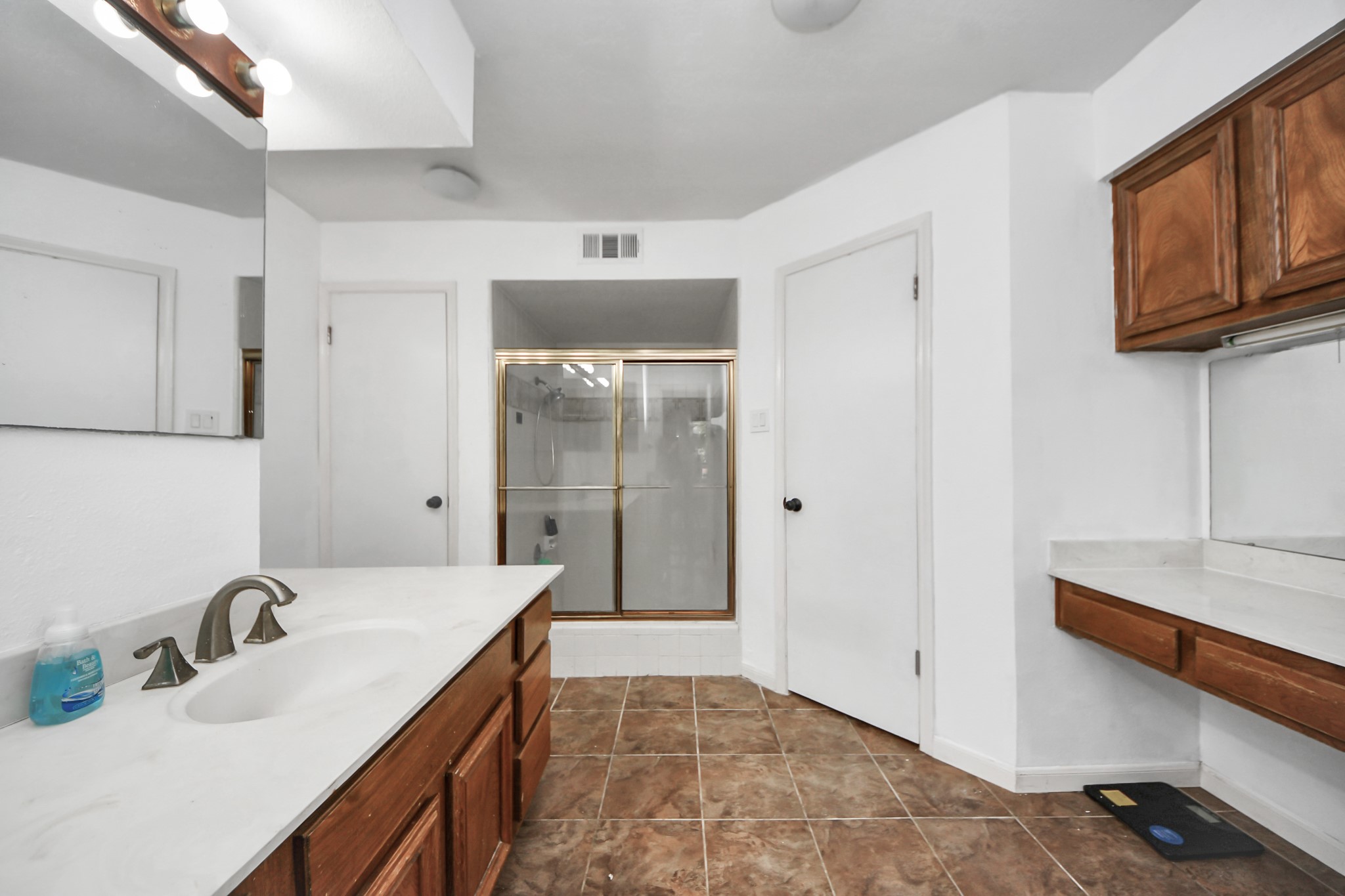 4712 Country Club View Baytown, TX 77521 - Photo 31 of 50 a bathroom with a sink and a mirror