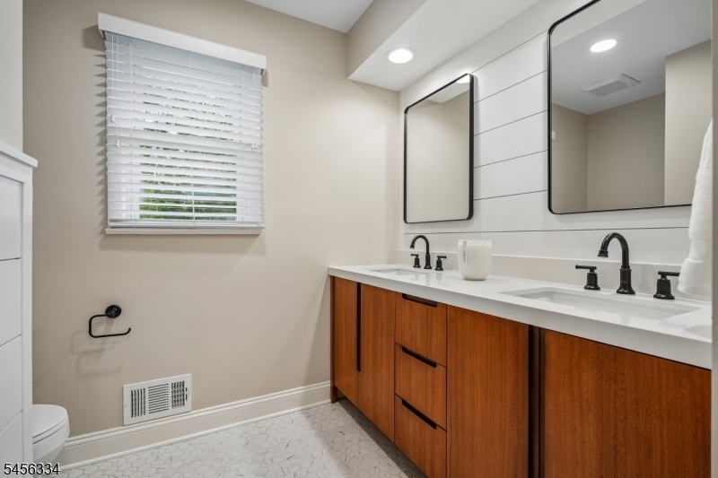 14 Burlington Road Berkeley Heights, NJ 07974 - Photo 18 of 29 Gallery Image 18