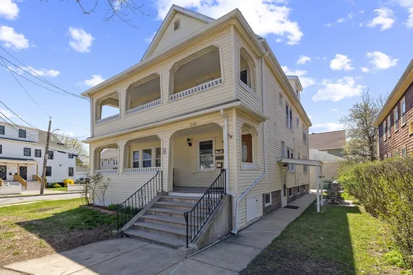 $4,800 | 216 Broadway, Unit 2, Arlington, MA 02474