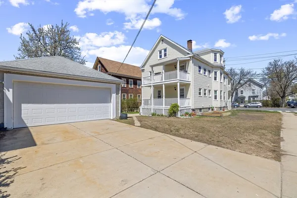 $4,800 | 216 Broadway, Unit 2, Arlington, MA 02474
