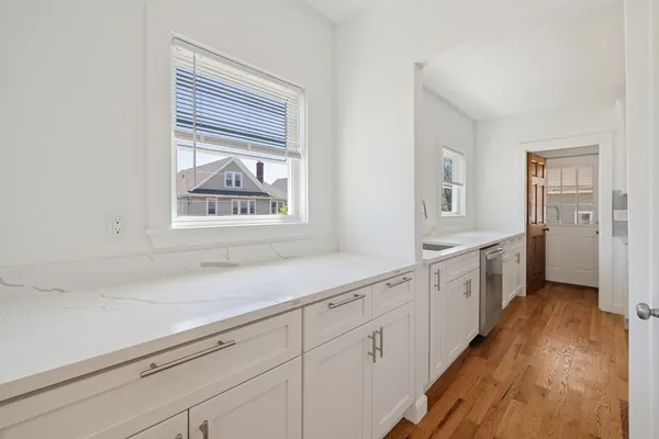$4,800 | 216 Broadway, Unit 2, Arlington, MA 02474