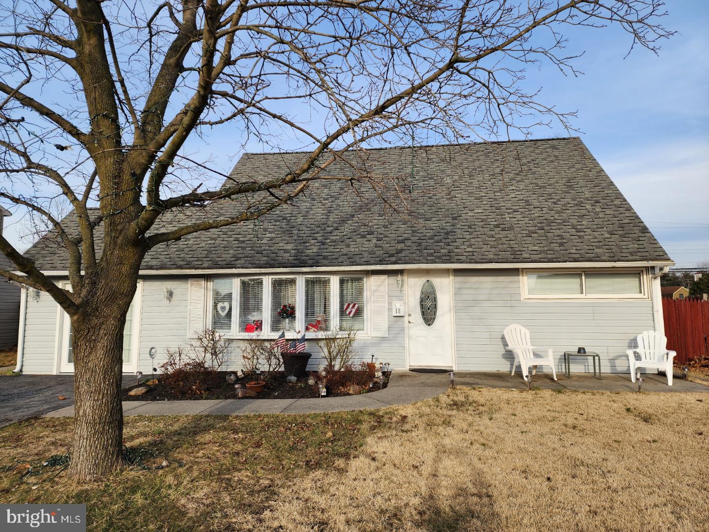 18 Middle Road Levittown, PA 19056 - Photo 1 of 33 Front of Home