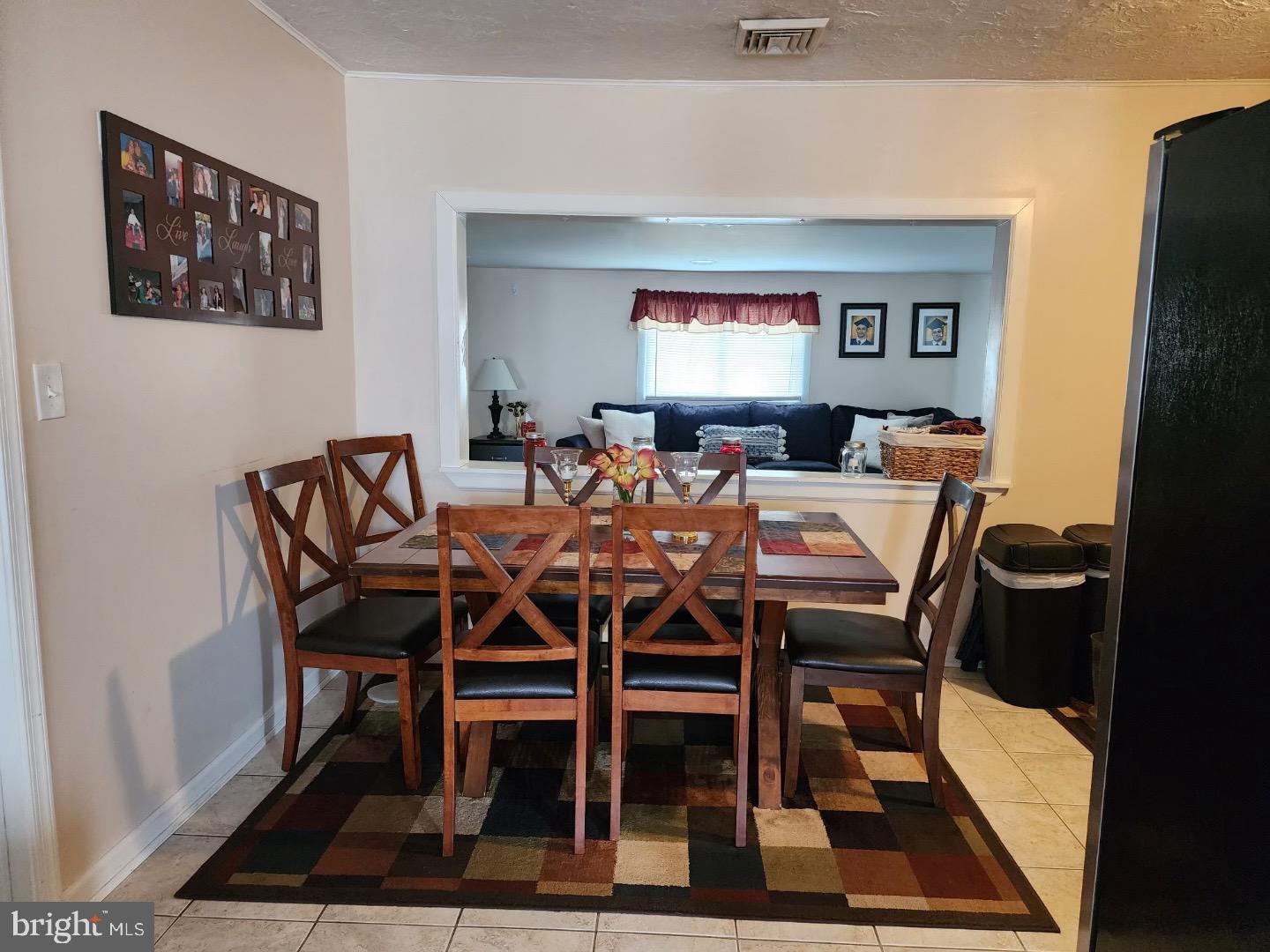 18 Middle Road Levittown, PA 19056 - Photo 13 of 33 Dining area