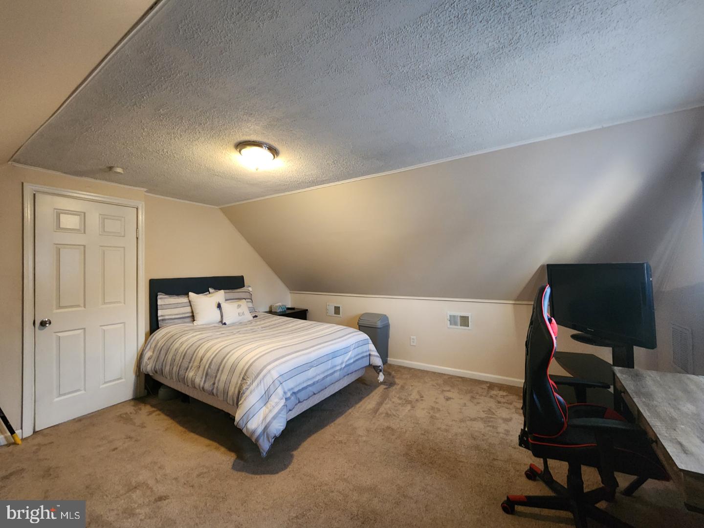 18 Middle Road Levittown, PA 19056 - Photo 23 of 33 Gallery Image 23