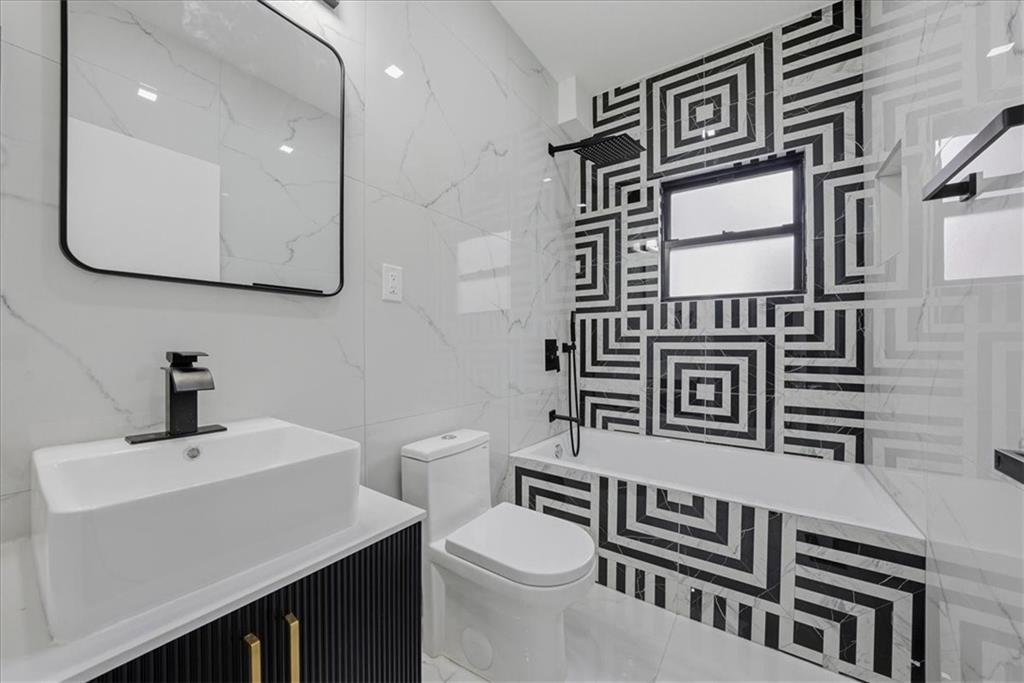 2862 Briggs Avenue Bronx, NY 10458 - Photo 16 of 38 a bathroom with a toilet a sink and mirror