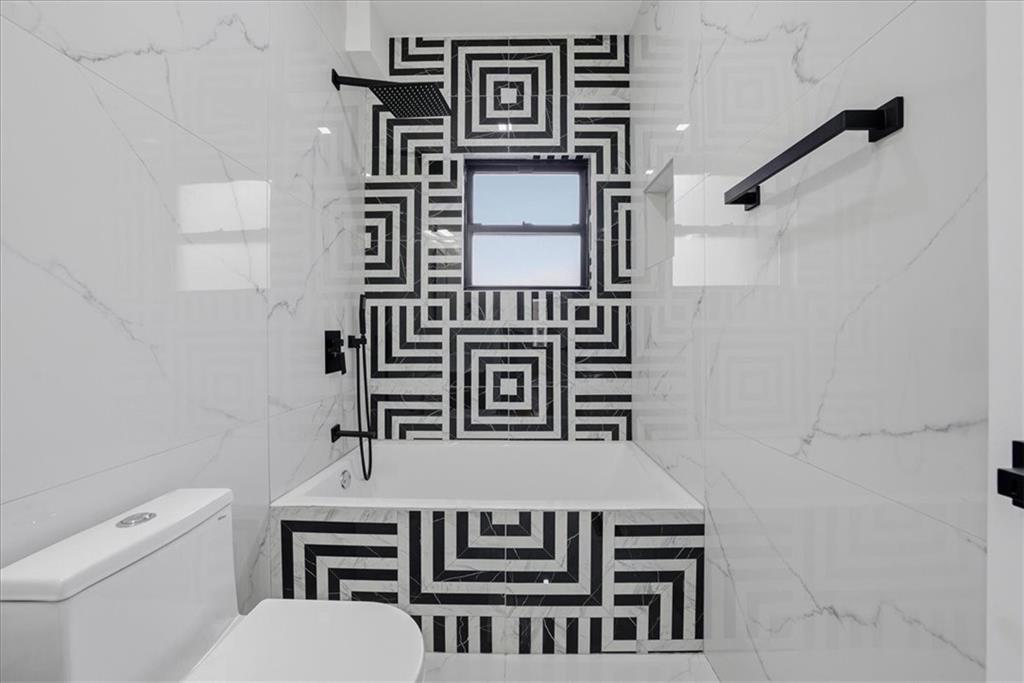 2862 Briggs Avenue Bronx, NY 10458 - Photo 17 of 38 a view of washer and dryer